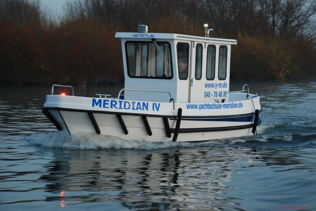 Die MERIDIAN IV für die Sportbootführerscheinausbildung in Hamburg